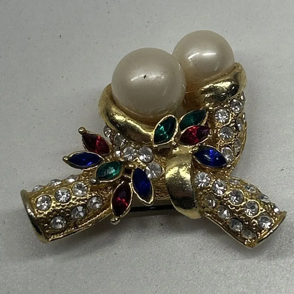 Vintage Gold Tone Rhinestone And Faux‎ Pearl Bow Dress Clip